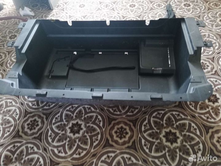 Короб для богажника. Сиденья 3й ряд. Крышка