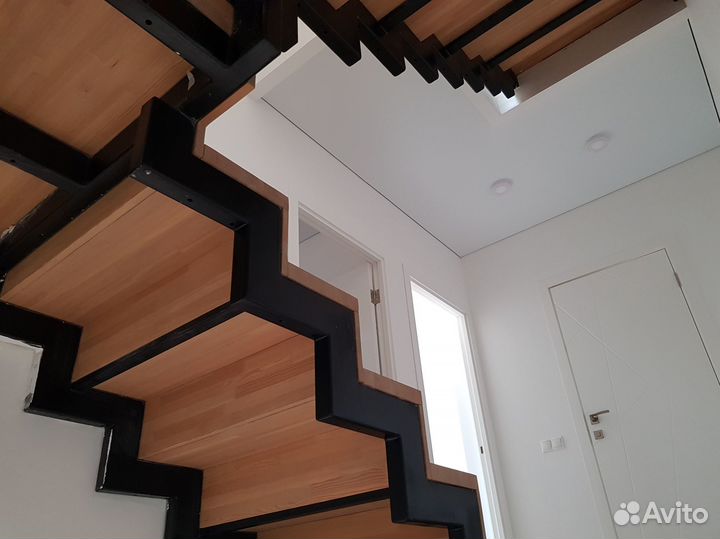 Металлическая лестница на 2 этаж