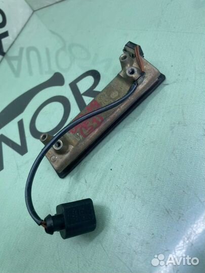 Кнопка багажника Volkswagen Touareg 7L дорест