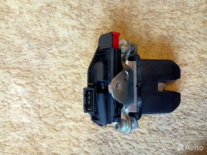 Замок багажника на volkswagen polo седан