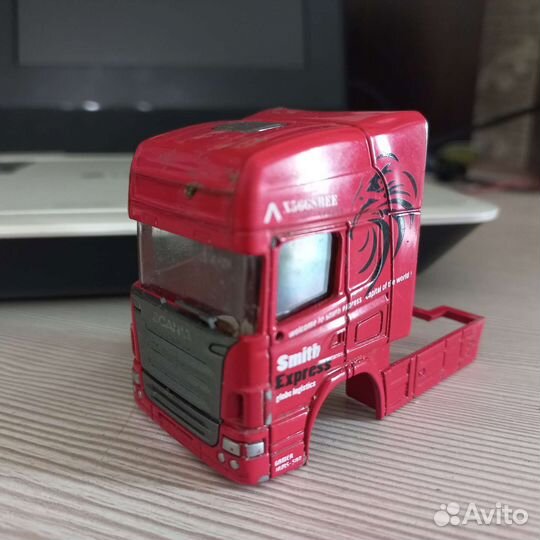 Кабина Scania v8 r731 1/89 тягач Welly запчасть