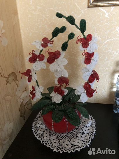 Ваза с цветами из бисера