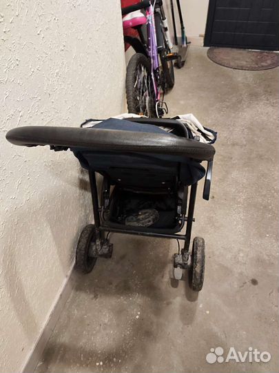 Прогулочная коляска