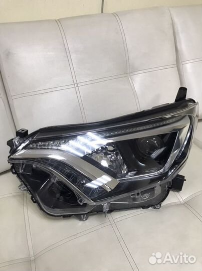 Фара левая Toyota RAV4 CA40 оригинал 15-19г