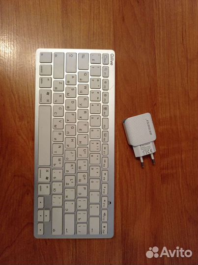 Блютуз клавиатура Qilive для планшета