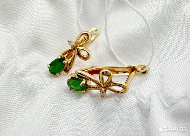 Золотые серьги с камнем