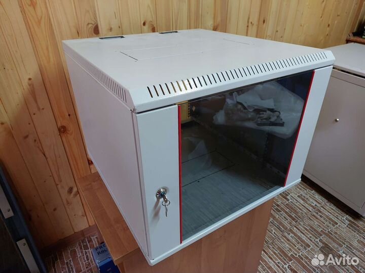 Шкаф серверный настенный