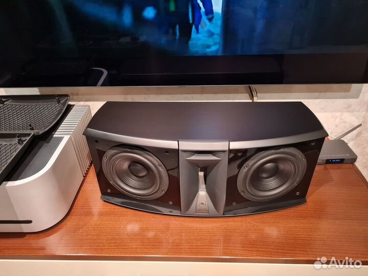 Центральный канал JBL Array 880