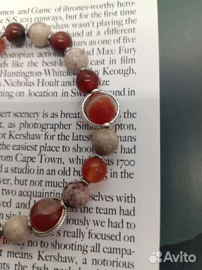 Браслет из сердолика и каури