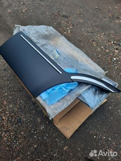 Накладка двери задней Ssang Yong Rexton 2001-06