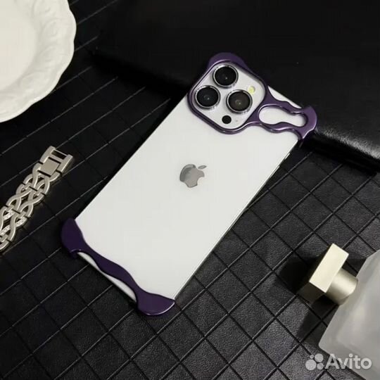 Металлический чехол на iPhone 14/15/16