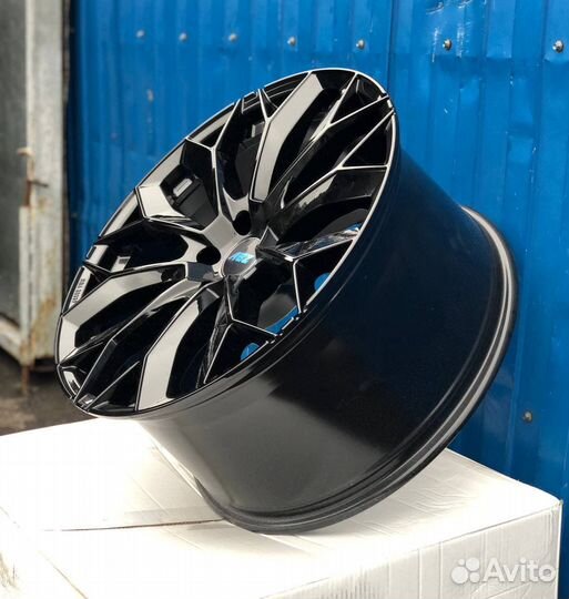 Немецкие диски AEZ Leipzig R20 на Audi Q7 Touareg