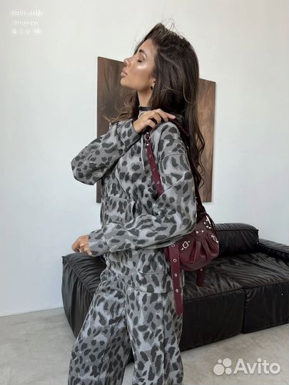 Костюм женский