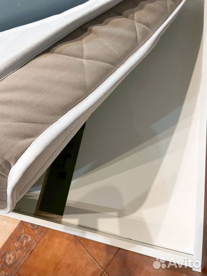 Кровать с матрасом