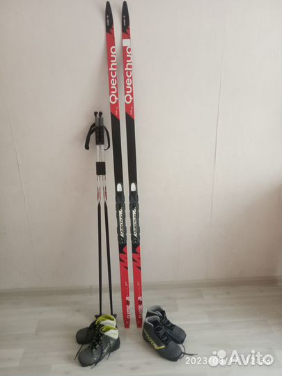 Беговые лыжи с ботинками 33 и 35 размеров
