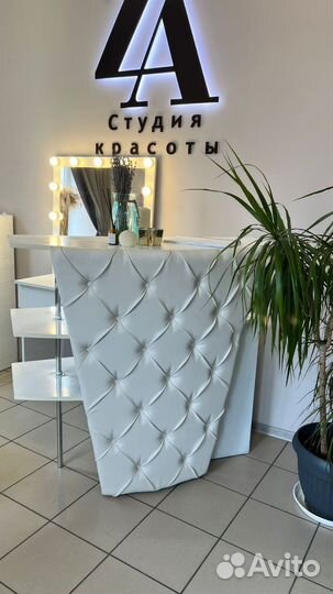 Стойка администратора для салона красоты бу