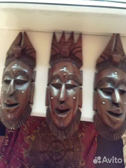 Маска из дерева со вставками из кости Африка