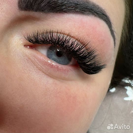 Наращивание ресниц, оформление бровей