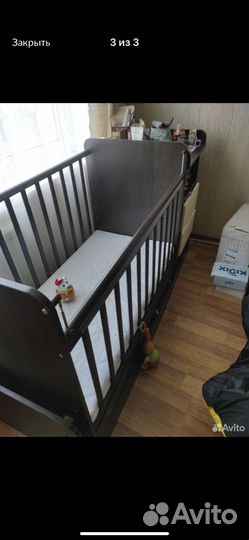 Детская кроватка с маятником и ящиком