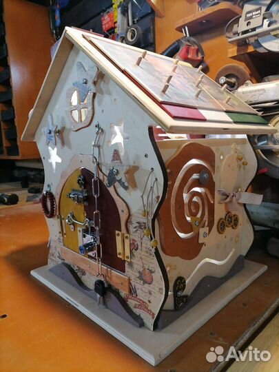 Бизиборд домик