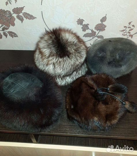 Женские меховые шапки