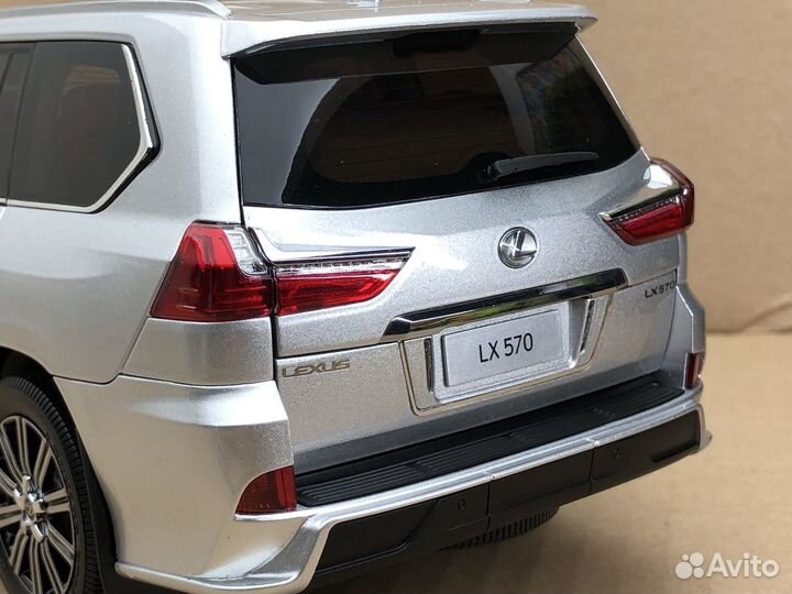 Lexus Lx570 Lcd Models 1:18