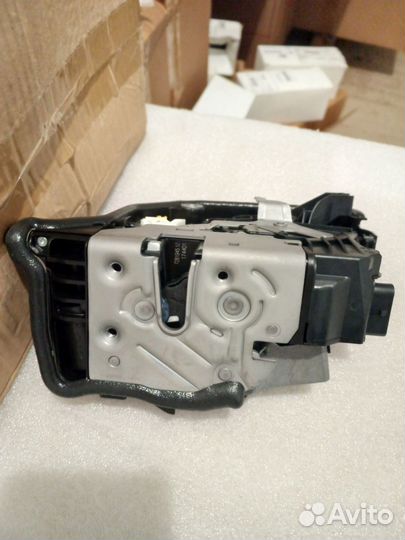 BMW 7/X5/X6 Замок двери левой передней