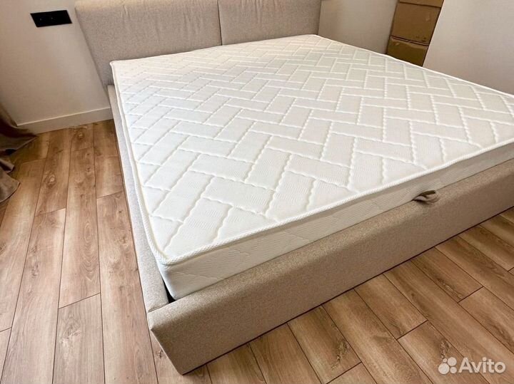 Кровать двухспальная с матрасом + доставка