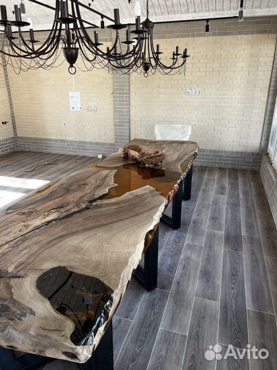 Большой стол лофт из грецкого ореха