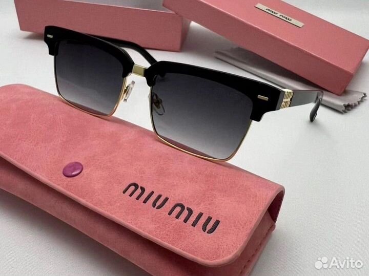 Солнцезащитные очки Miu Miu