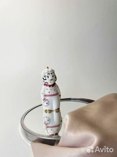 Фарфоровая ёлочная игрушка
