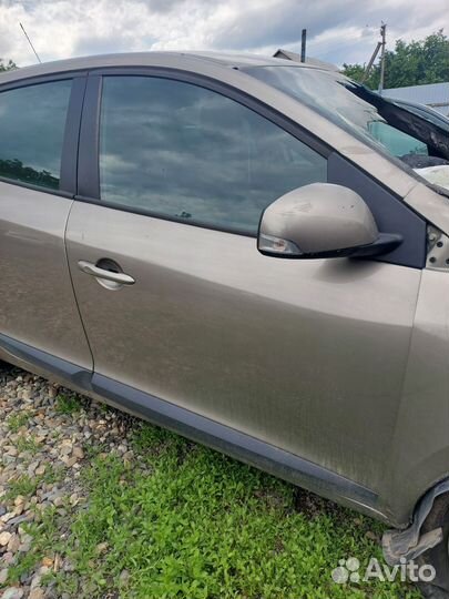 Дверь передняя правая Renault Megan 3