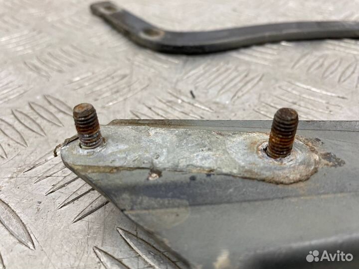 Б/У петля капота передний правый Chery Amulet A15