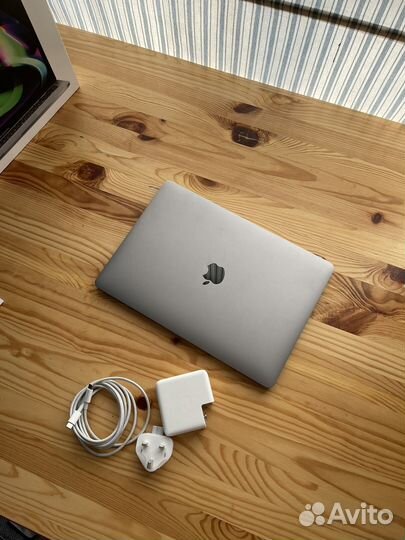 Apple MacBook Pro 13 S (M1 8-Core, 8GB, 256Gb)