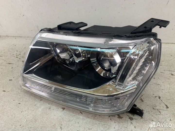 Фара левая Suzuki Grand Vitara 2005-2015