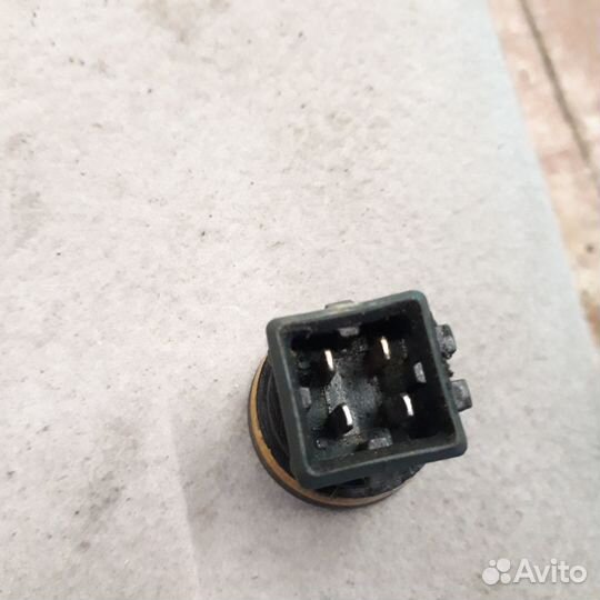 Датчик охлаждающий жидкости Ауди А4Б5 VW Пассат Б5