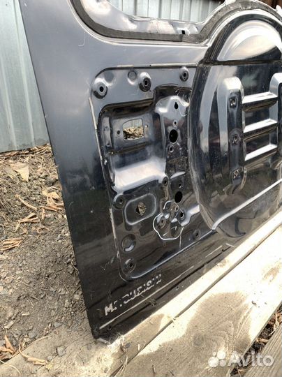 Дверь багажника Mitsubishi pajero 4