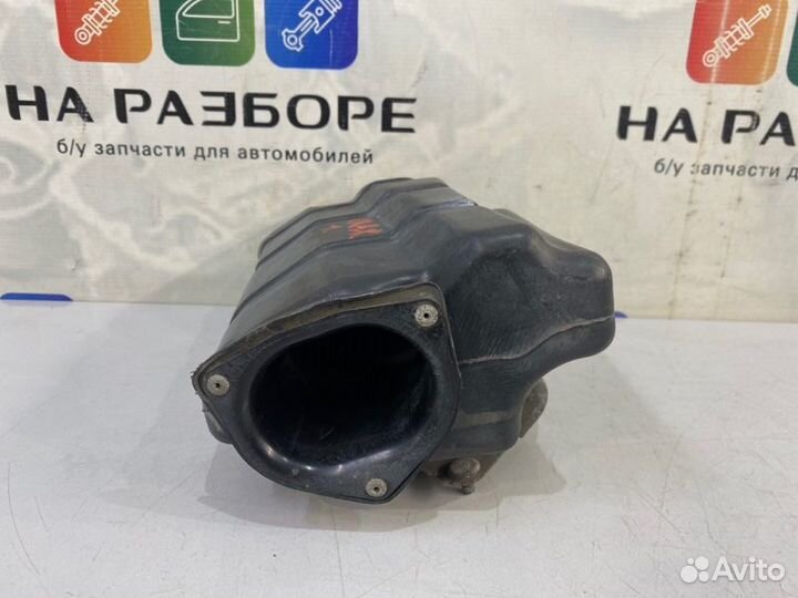 Воздухозаборник Mitsubishi Pajero V32 6G72 1992