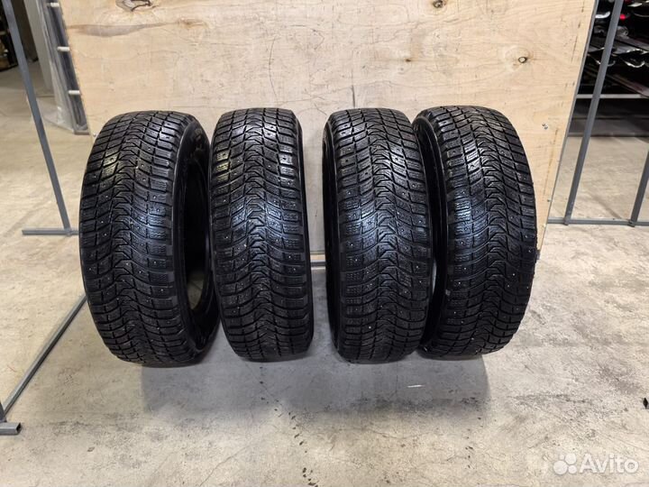 Michelin Agilis X-Ice North 215/65 R16 21H