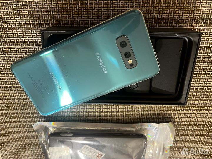 Samsung Galaxy S10e, 6/128 ГБ