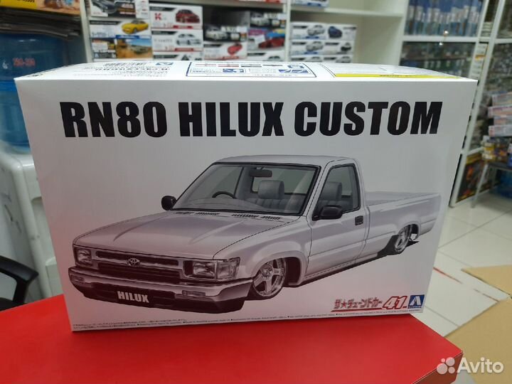 05949 Toyota HiLux Custom RN80 '85 1:24 Aoshima С