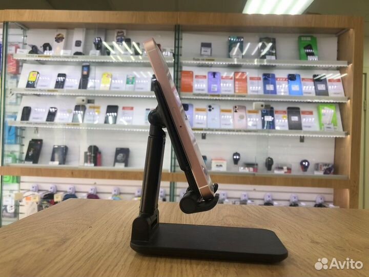 Смартфон Apple iPhone SE 32Gb (розовое золото)