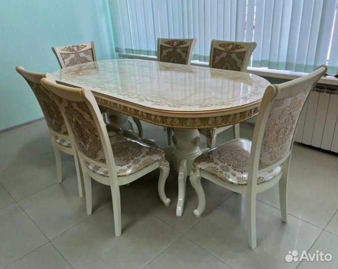 Стол массив для кухни гостиной