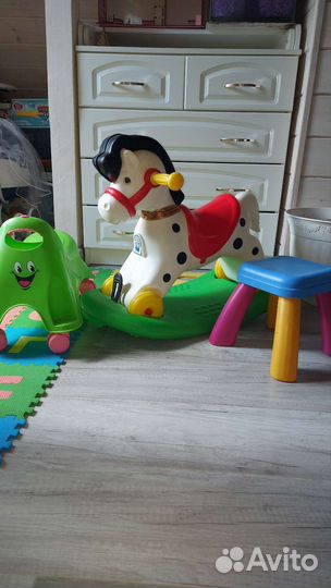 Лошадь каталка+ подарки