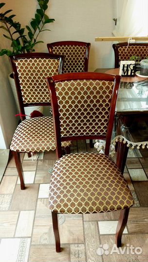 Кухонный стол и стулья