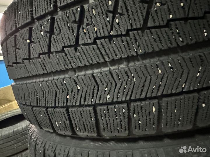 Bridgestone Blizzak VRX 215/50 R17 91S