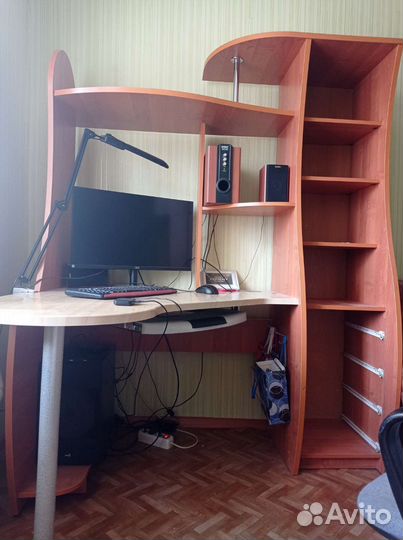 Компьютерный письменный стол
