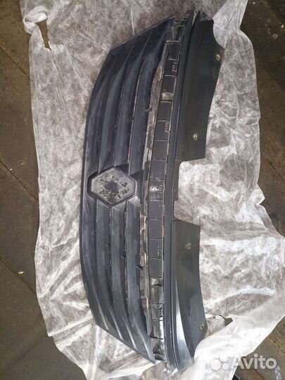 Решетка радиатора Renault Logan