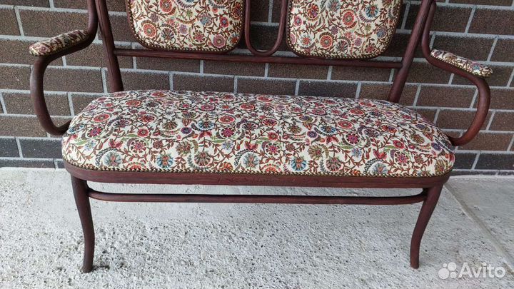Антикварный старинный диванчик