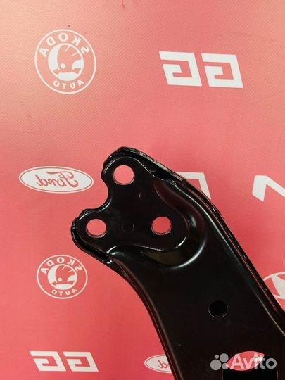 Правый передний рычаг подвески Камри (V 40-50-55)